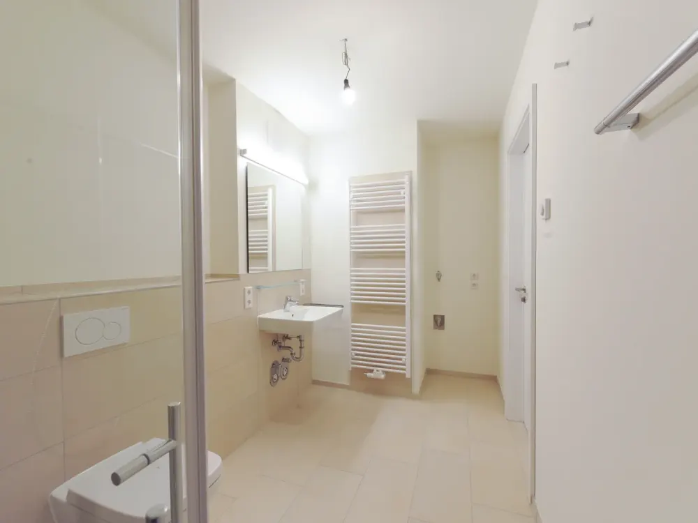 Barrier-free new-build apartment with fitted kitchen, south-facing balcony, real wood parquet, elevator, underground parking