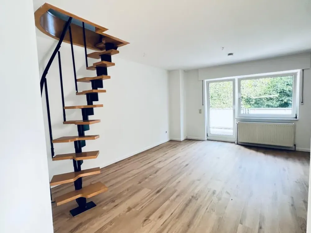 Moderne Maisonette-Wohnung nach umfassender Sanierung, ca. 73 m² mit Balkon