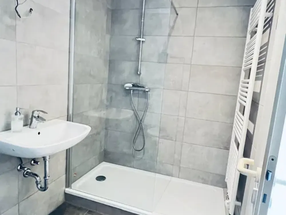 Moderne Maisonette-Wohnung nach umfassender Sanierung, ca. 73 m² mit Balkon