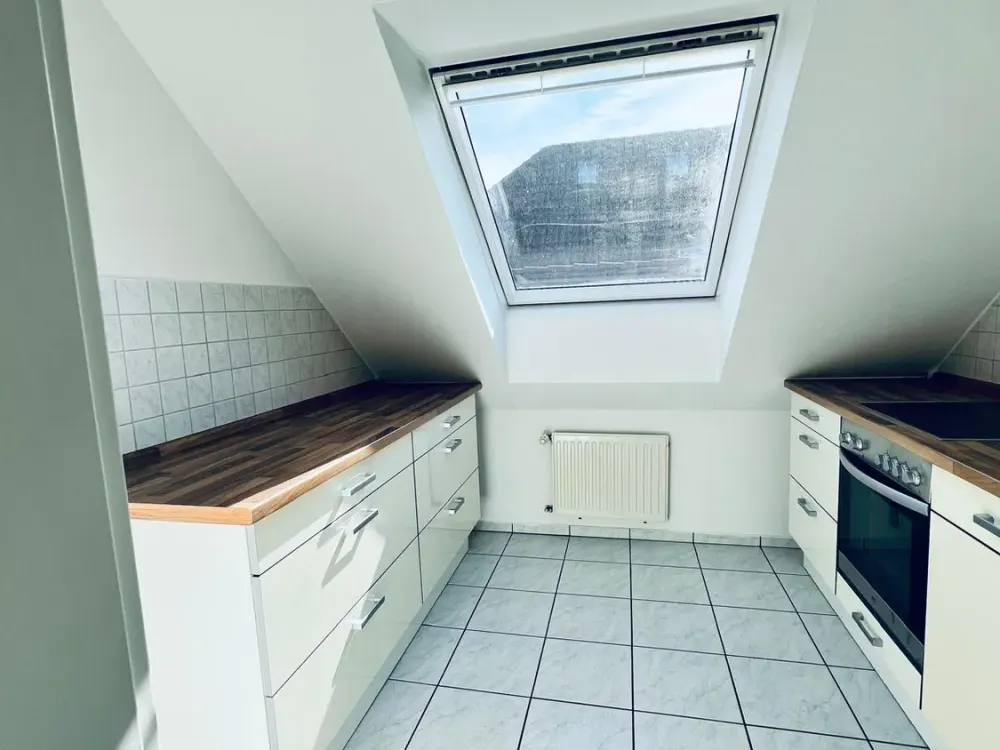 Moderne Maisonette-Wohnung nach umfassender Sanierung, ca. 73 m² mit Balkon
