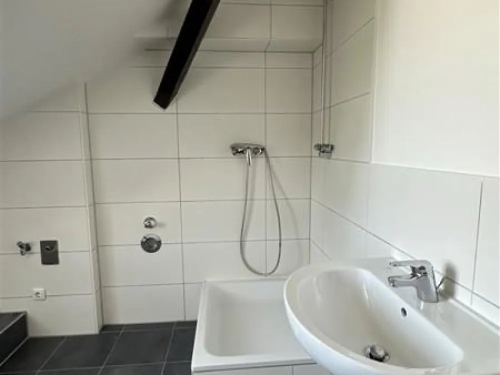 Erstbezug: neu ausgebaute 1-Zimmer Dachgeschosswohnung