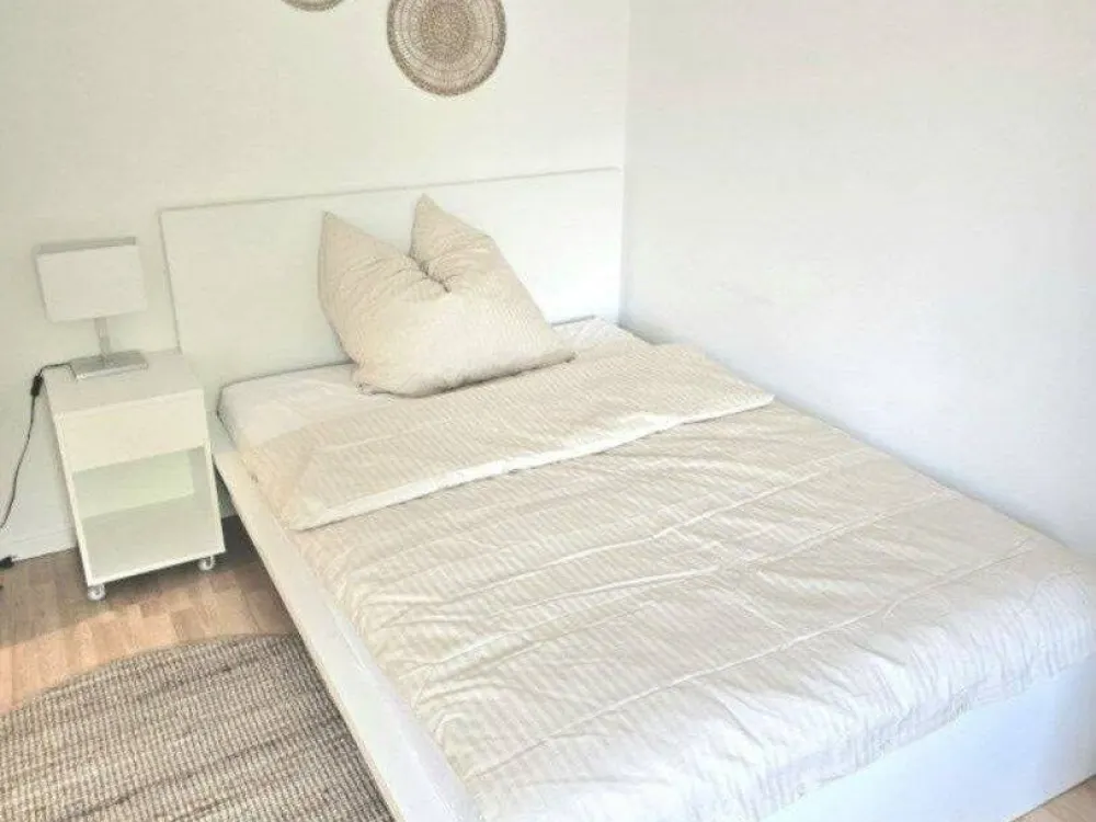 Möbliertes, großes WG-Zimmer in Damen, 3er-WG