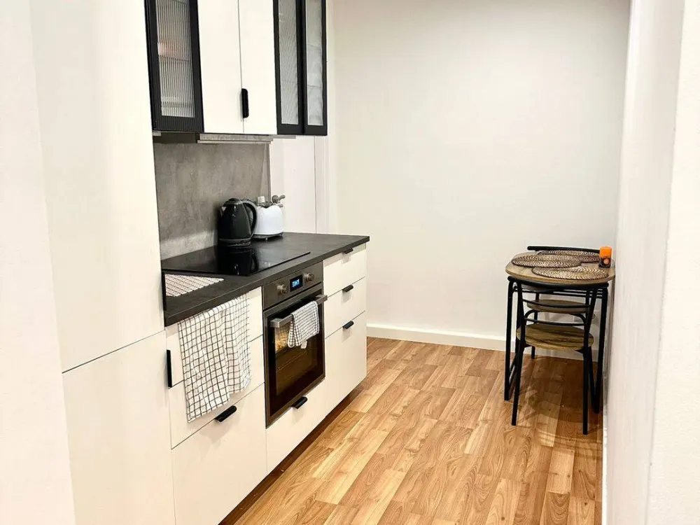 Möbliertes, großes WG-Zimmer in Damen, 3er-WG
