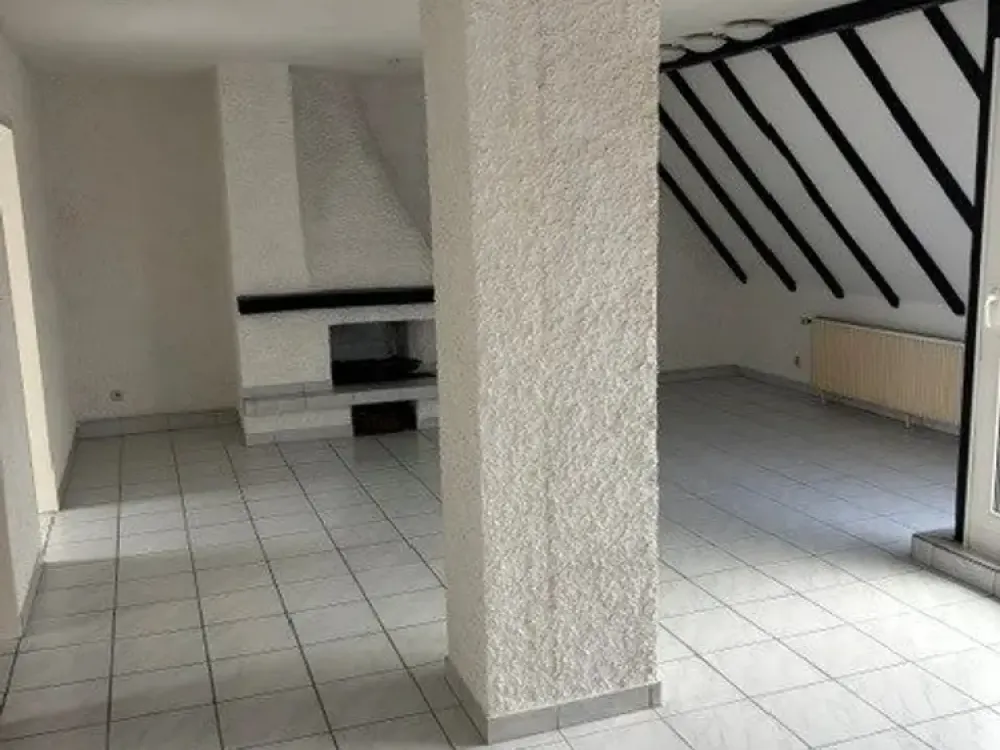 Teilmodernisierte 3-Zimmer-Maisonette-Dachgeschoßwohnung mit Balkon in Köln-Buchheim