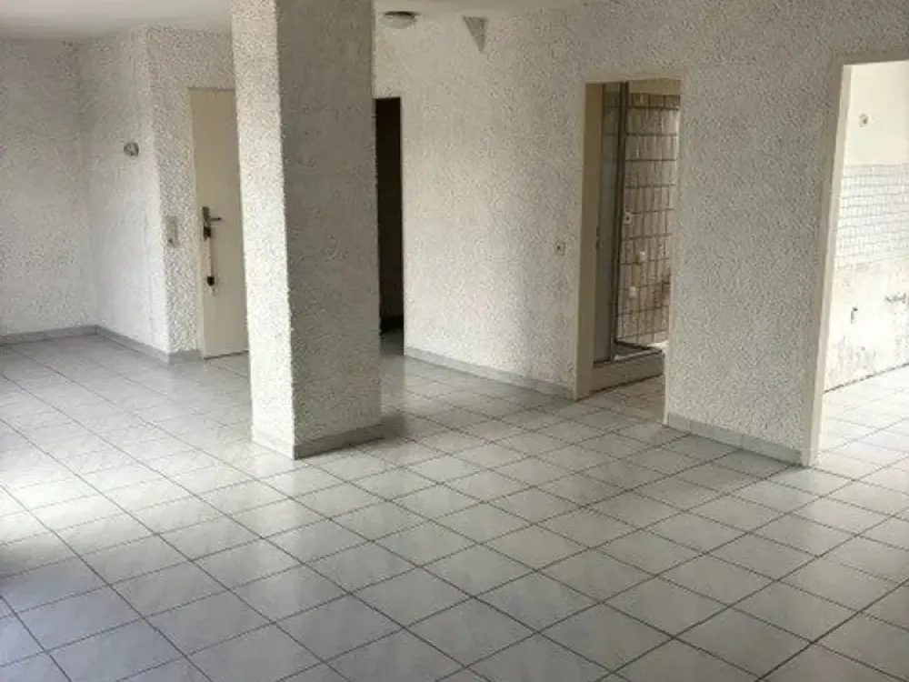Teilmodernisierte 3-Zimmer-Maisonette-Dachgeschoßwohnung mit Balkon in Köln-Buchheim