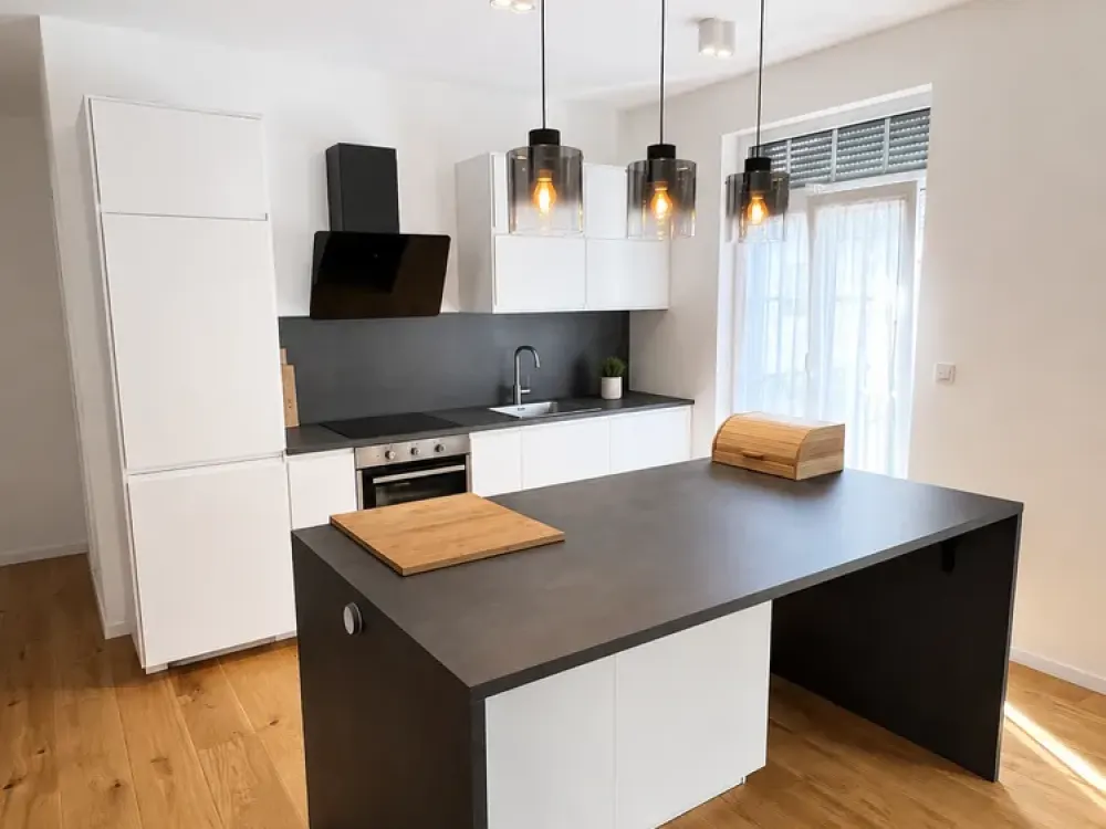 Traumwohnung | 2,80 m Decken | 2 Bäder | Aufzug | Balkon | eigene Wallbox