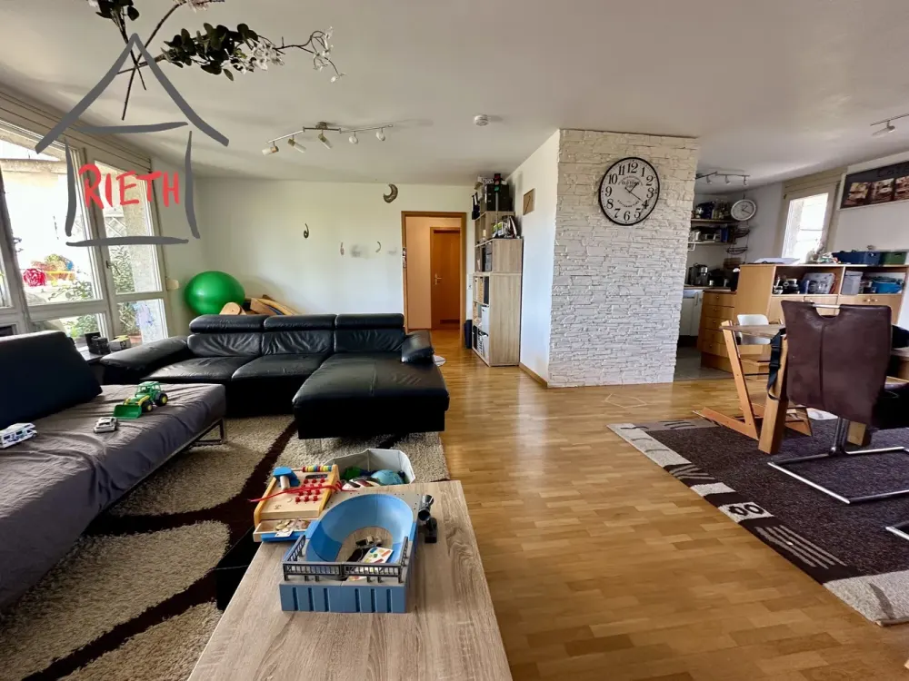 * Zentral wohnen mit Aufzug, zwei Balkonen und Fernsicht *