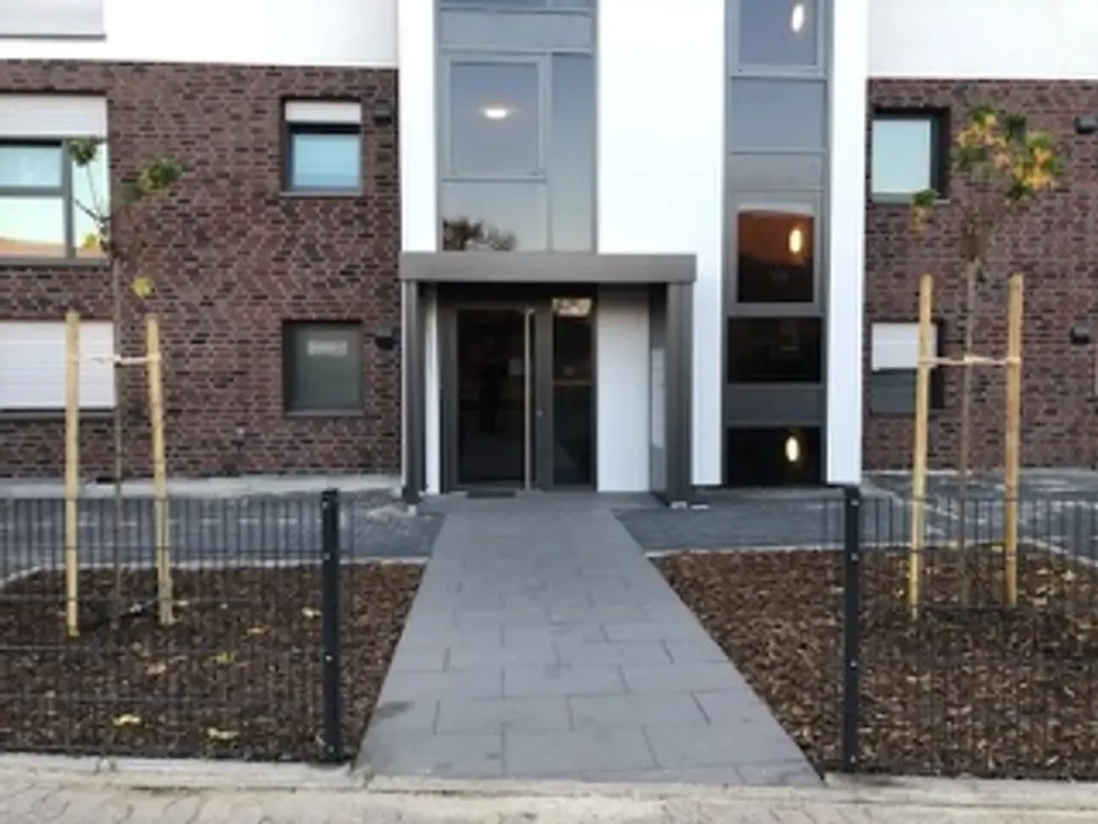 Moderne 2-Zimmer-Wohnung mit Balkon, Einbauküche & Aufzug in Bilm