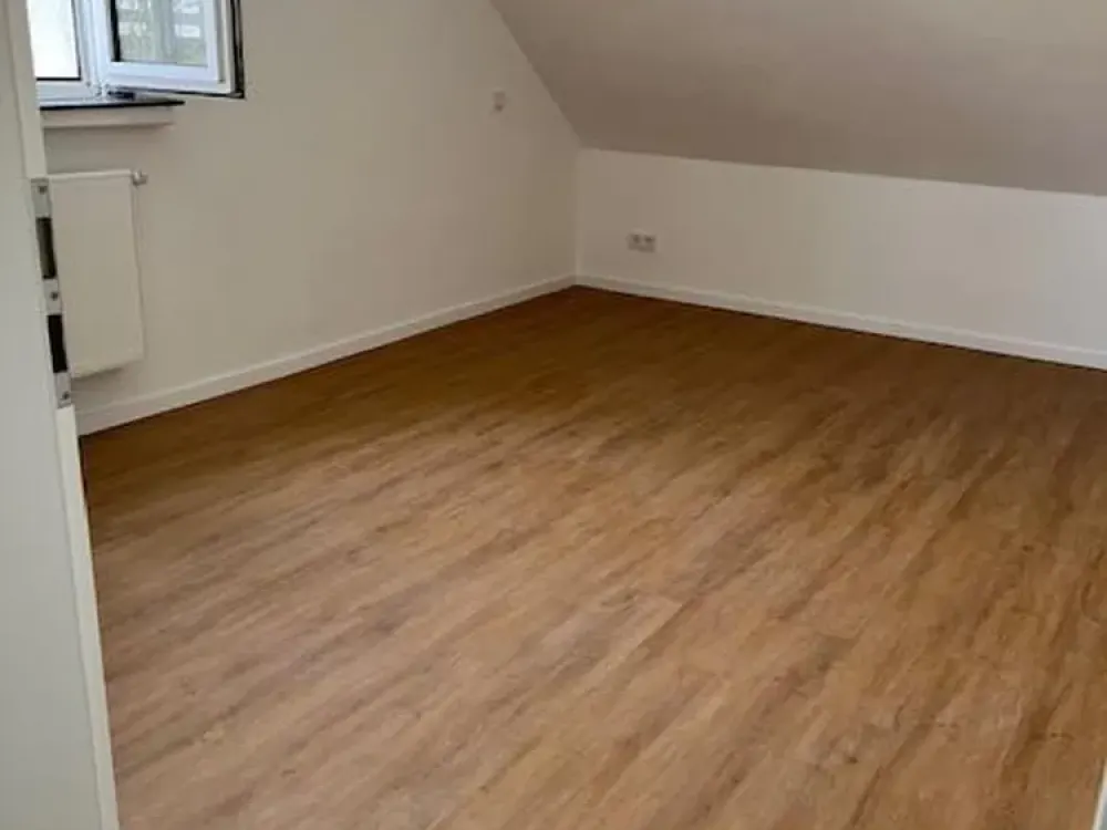 Frisch renovierte schöne 2-Zimmer-Wohnung in attraktiver Lage