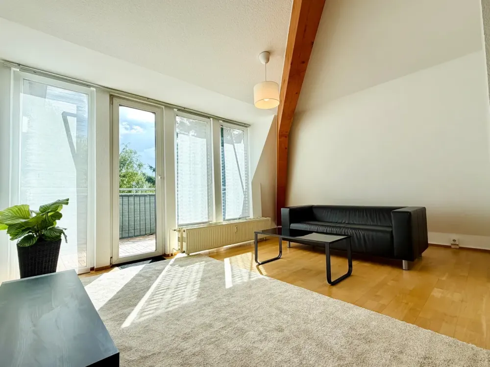 Exklusive möblierte und helle 3-Zimmer-Dachgeschosswohnung mit Südterrasse