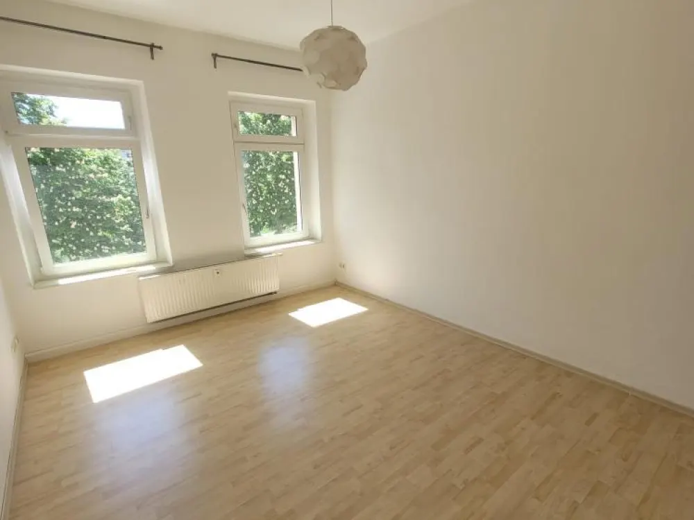 2 Raum Wohnung 1. OG direkt am Lene Voigt Park WG geeignet