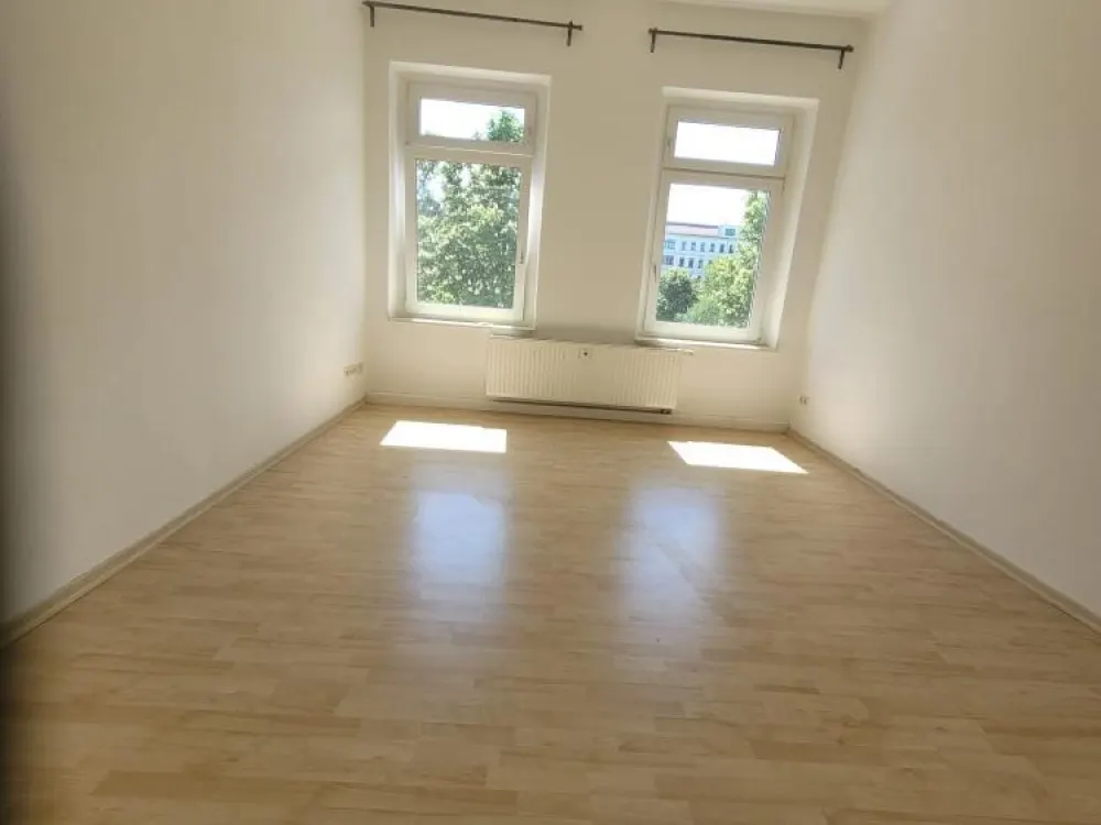 2 Raum Wohnung 1. OG direkt am Lene Voigt Park WG geeignet