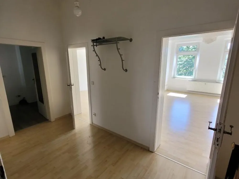 2 Raum Wohnung 1. OG direkt am Lene Voigt Park WG geeignet