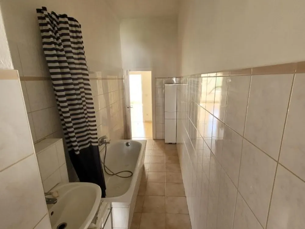 2 Raum Wohnung 1. OG direkt am Lene Voigt Park WG geeignet