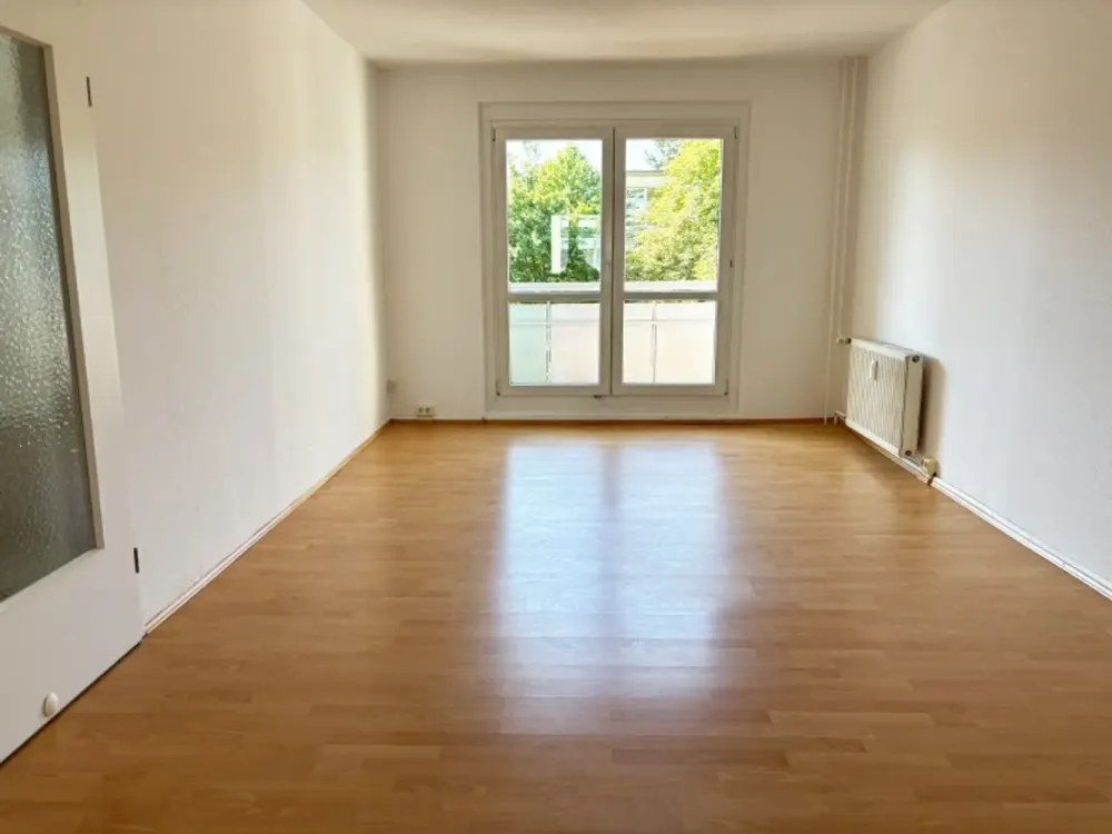 Balcony & Bathtub // Practical 3-Room Apartment // Short-Term Move-In Possible