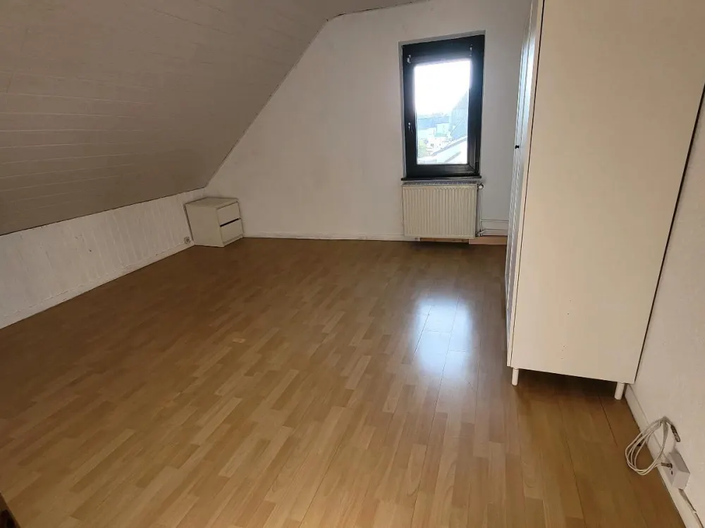 Dachgeschosswohnung 2ZKB ab sofort zu vermieten