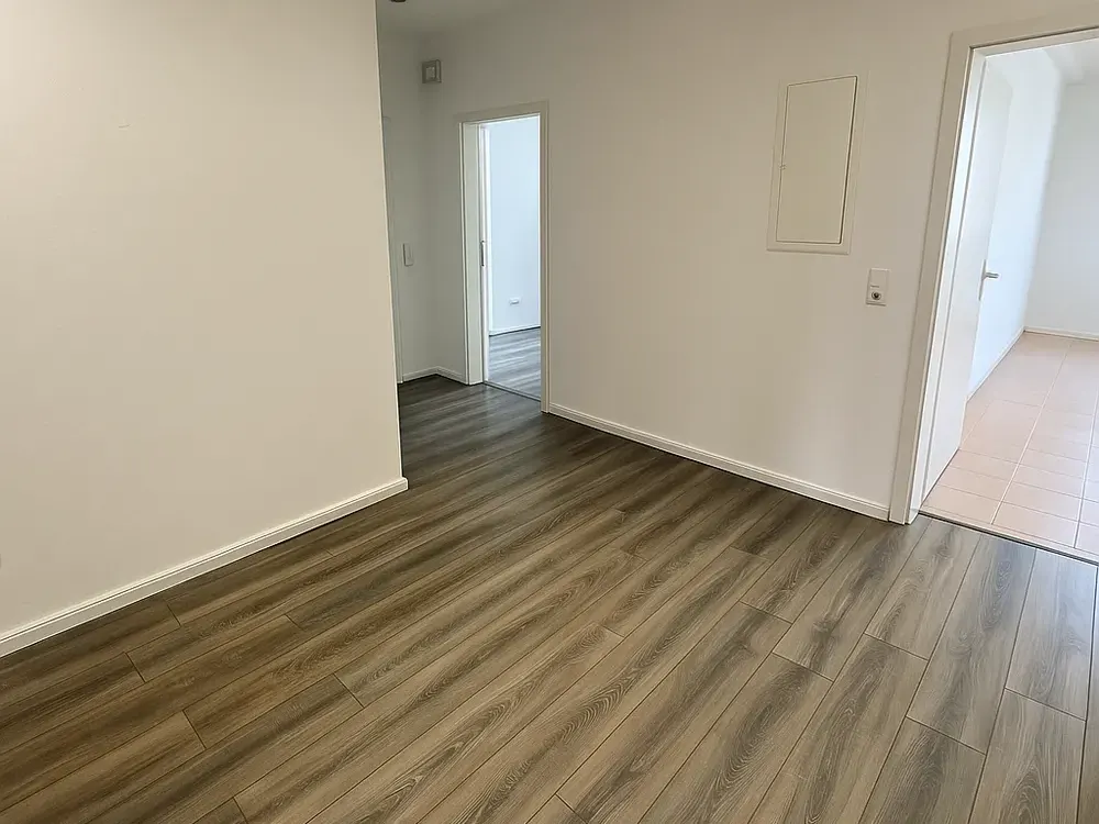 Modernes Wohnen im Altbau: 3 Zimmer mit 2 Balkonen in D-Friedrichstadt