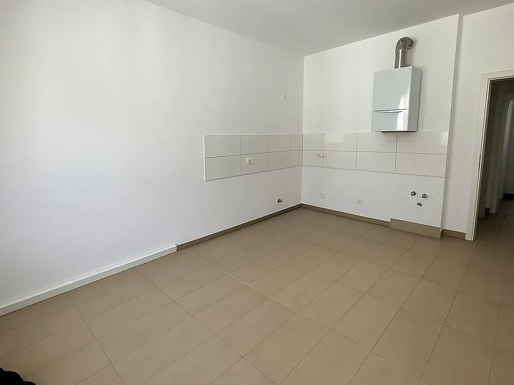 Modernes Wohnen im Altbau: 3 Zimmer mit 2 Balkonen in D-Friedrichstadt