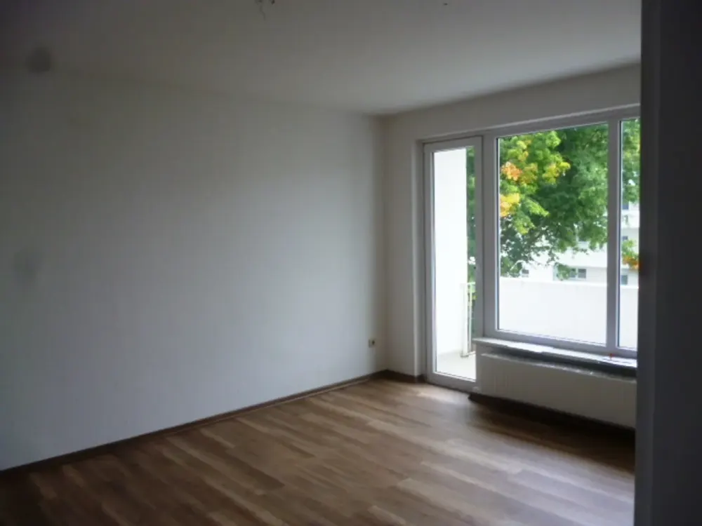 Available Soon! 3-Room Apartment in Dortmund Wickede with Laminate Flooring!!!!!