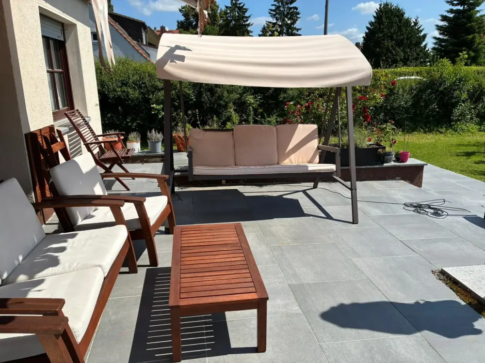 Möbliertes 1 Zimmer-Apartment im Erdgeschoß, mit großem Garten, für 12-24 Monate