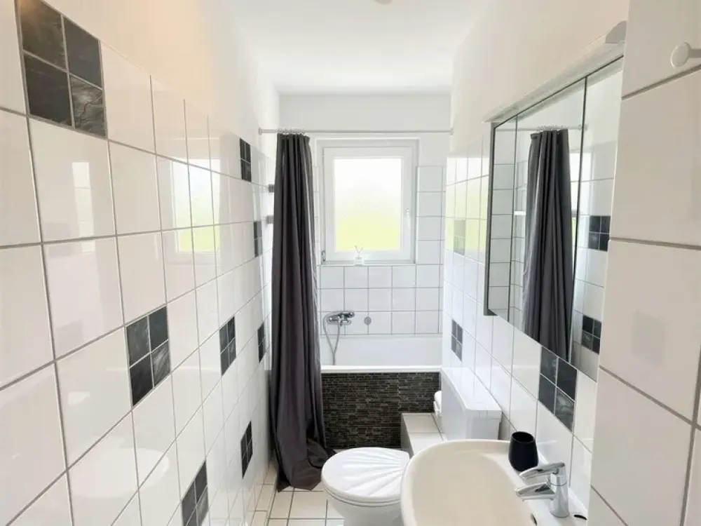 Möbelierte 2 Zimmer Wohnung in zentraler Lage von Düsseldorf nahe des Medienhafens