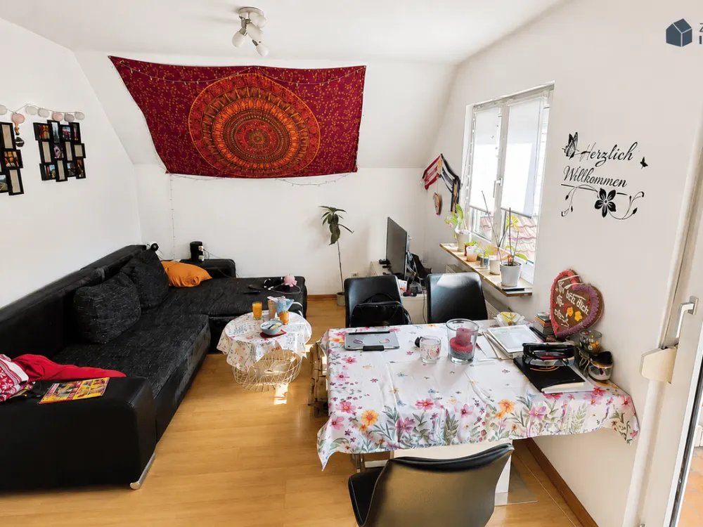 Gemütliche 2-Zi.-Dachgeschosswohnung mit Balkon in S-Untertürkheim
