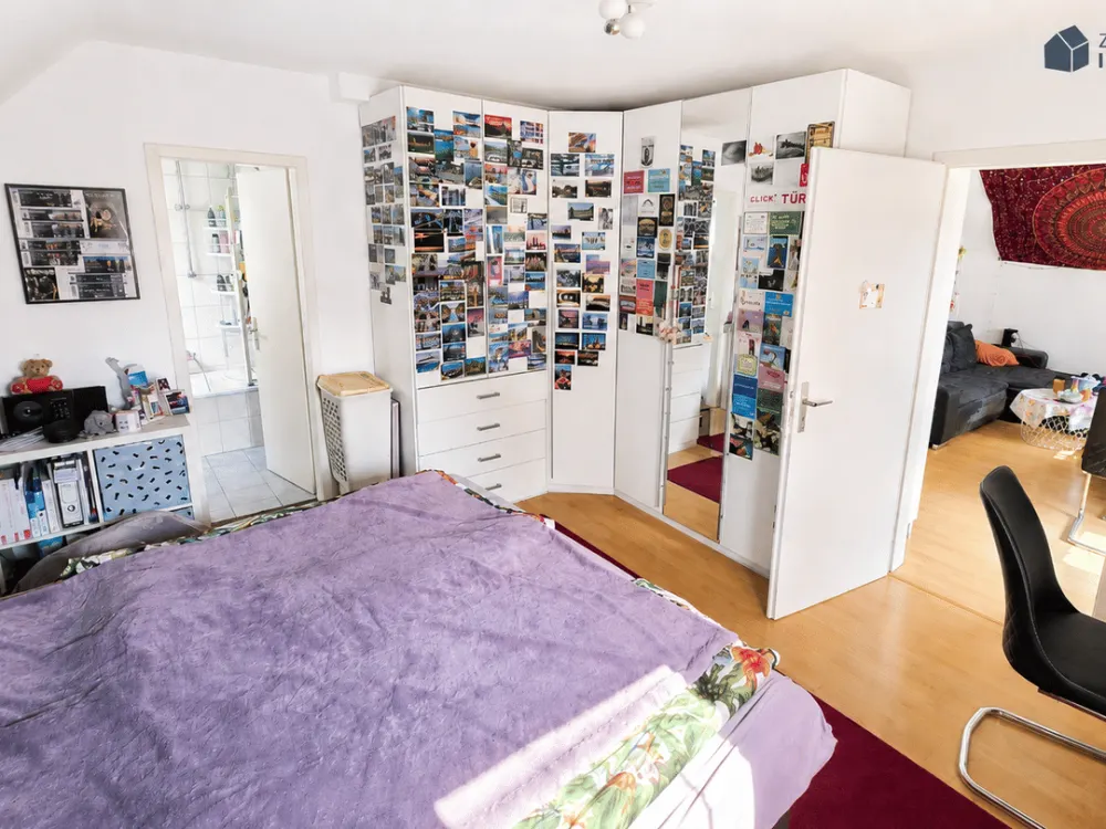 Gemütliche 2-Zi.-Dachgeschosswohnung mit Balkon in S-Untertürkheim
