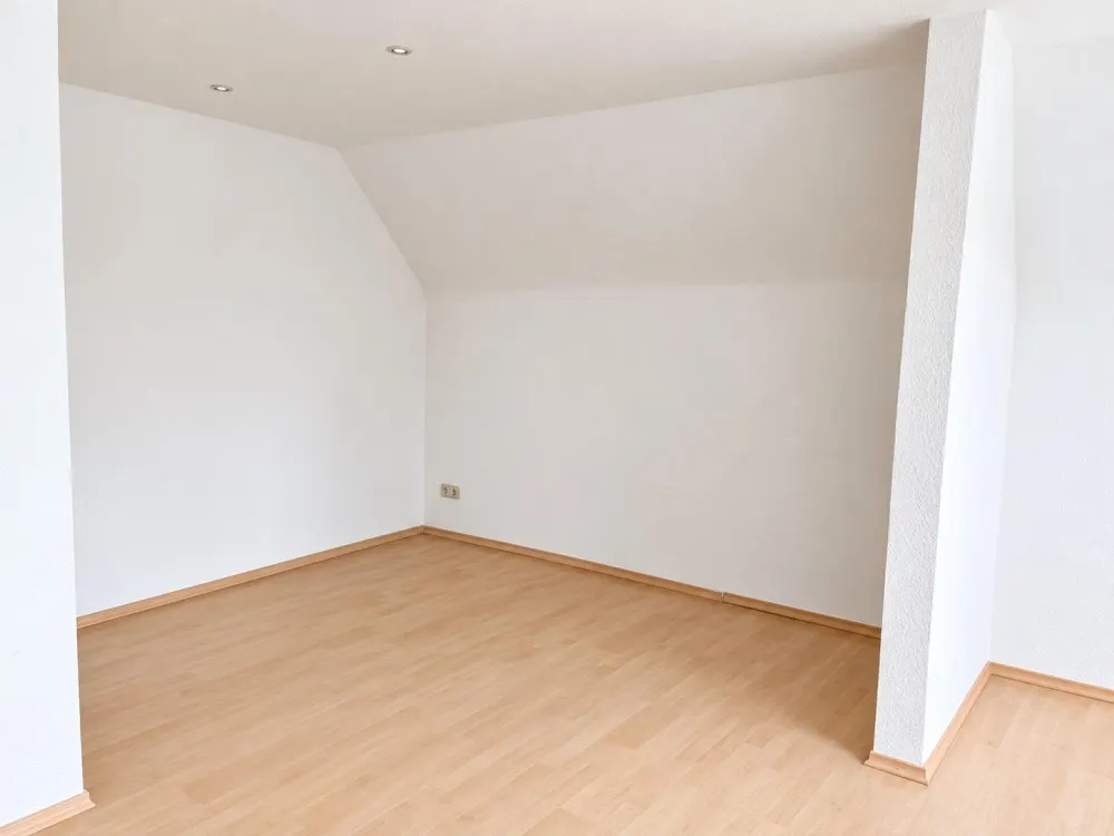 Helle 2-Zimmer-Dachgeschosswohnung mit Balkon in Ronnenberg