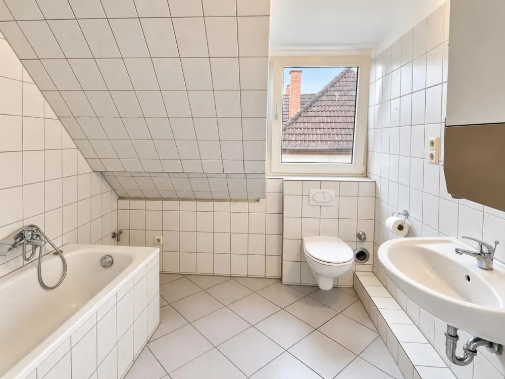 Helle 2-Zimmer-Dachgeschosswohnung mit Balkon in Ronnenberg