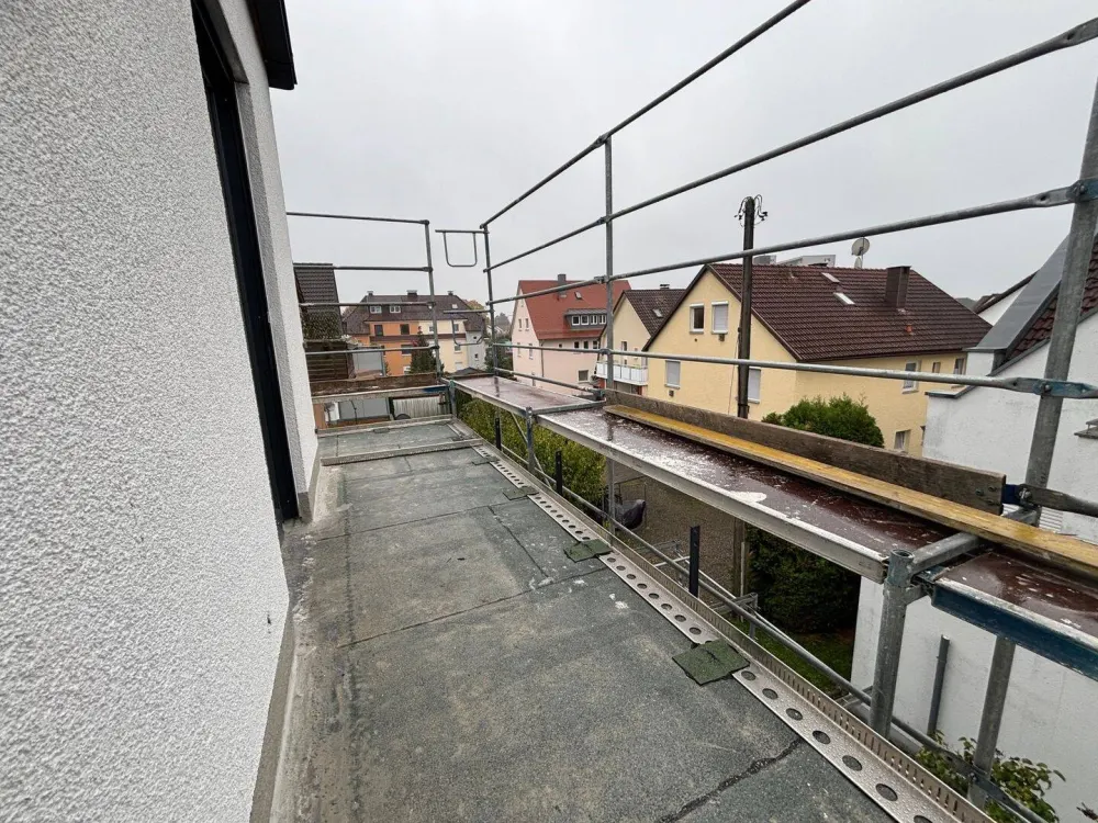 Neubau. Dachgeschoss. Terrasse. Kompakt. Komplett eingerichtet. Alle Nebenkosten inklusive.