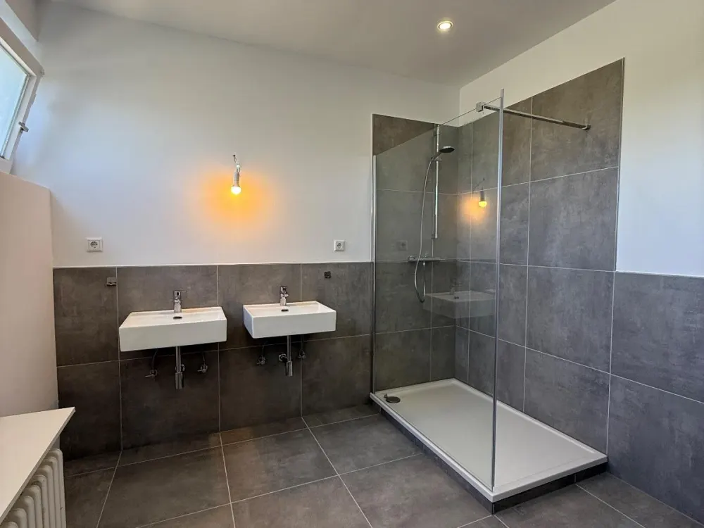 Renoviertes Penthouse mit zwei Dachterrassen