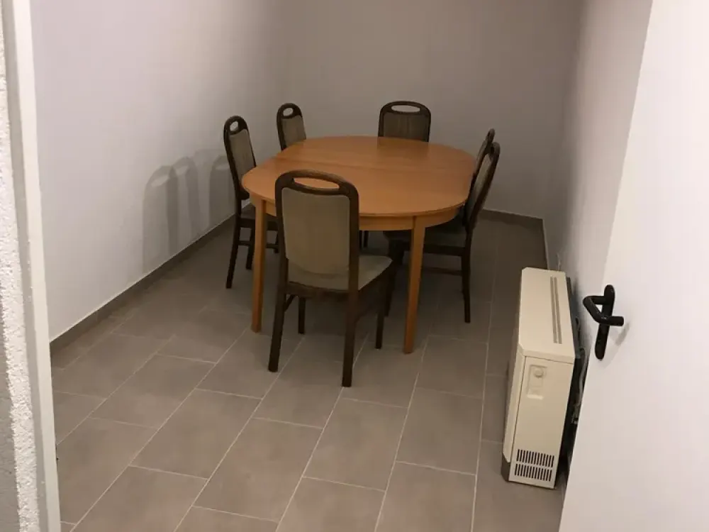 Nutzfläche als Büroräume/Beautyräume /Ausstellungsräume oder Handwerkerwohnung in Tamm