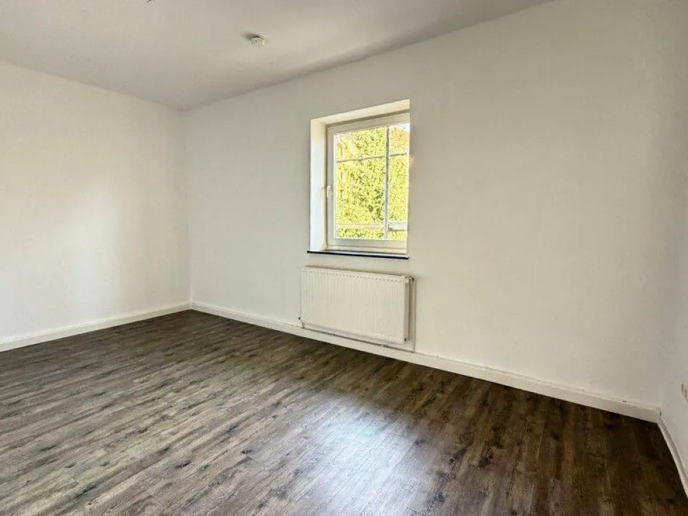 Spacious 4-Room Apartment with Flair Seeks New Tenants!