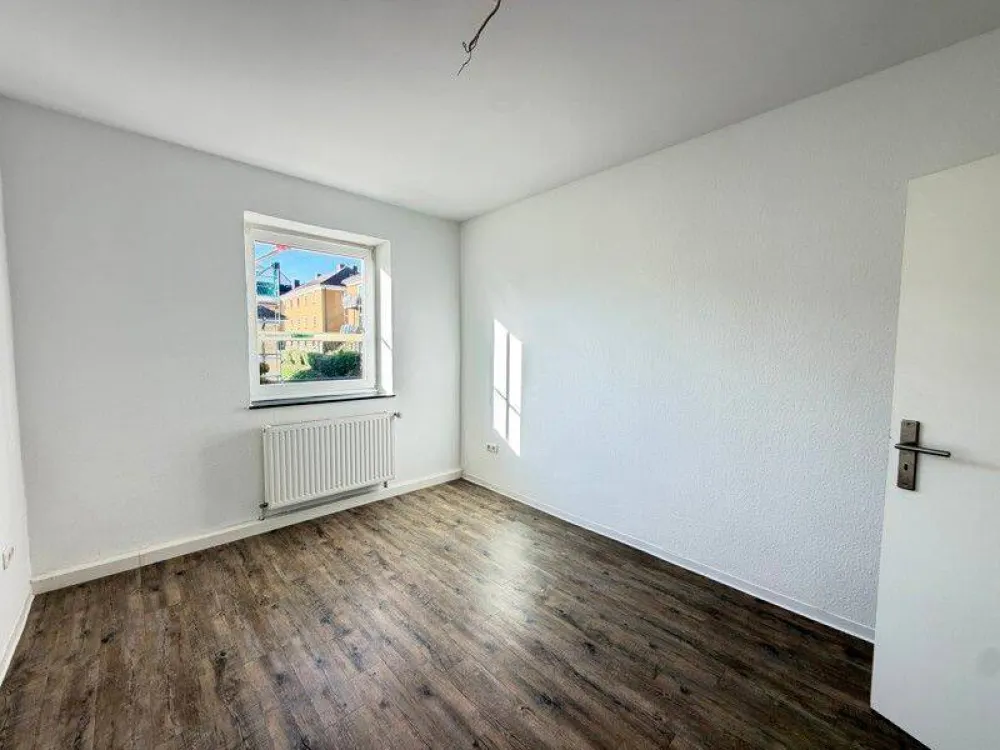 Spacious 4-Room Apartment with Flair Seeks New Tenants!