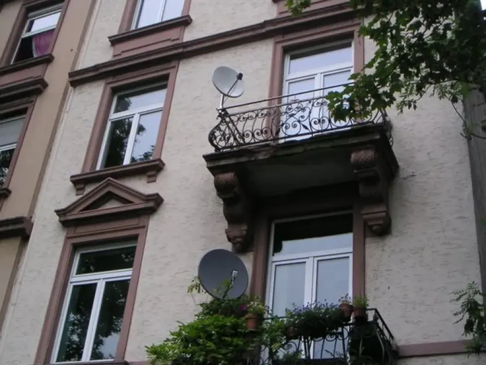 Frankfurt Nordend 2-Room Old Building, Commission-Free, Bright, NO Balcony