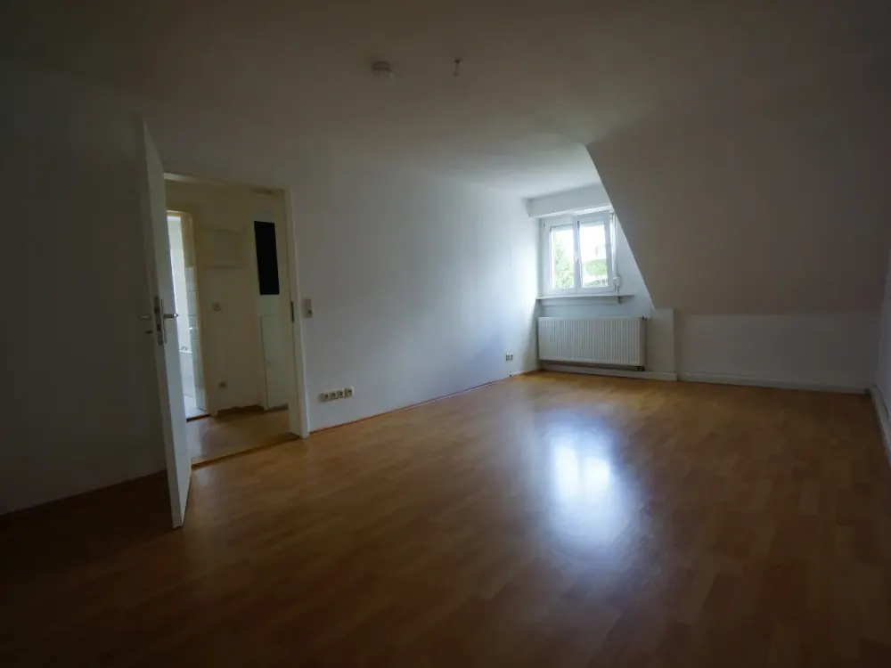 Schöne drei Zimmer Wohnung in Frankfurt am Main, Nied