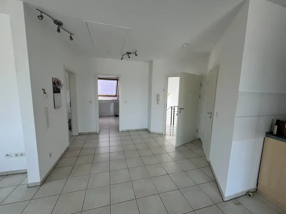 Helle, freundliche 2 Zimmerwohnung in gepflegtem 2-Familienhaus.