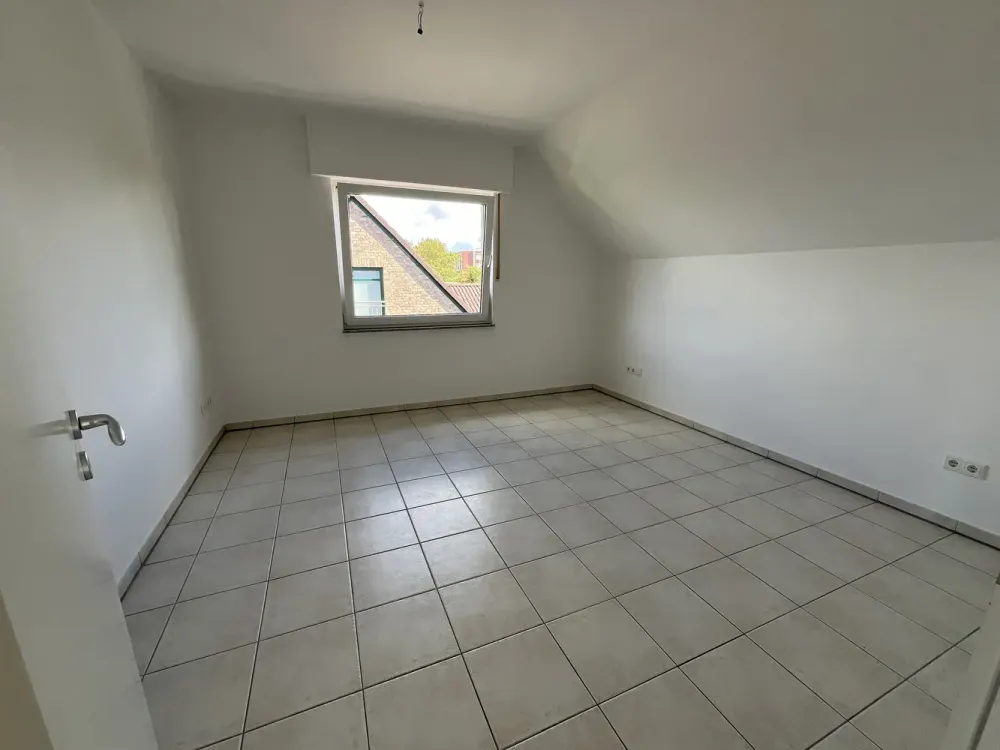 Helle, freundliche 2 Zimmerwohnung in gepflegtem 2-Familienhaus.