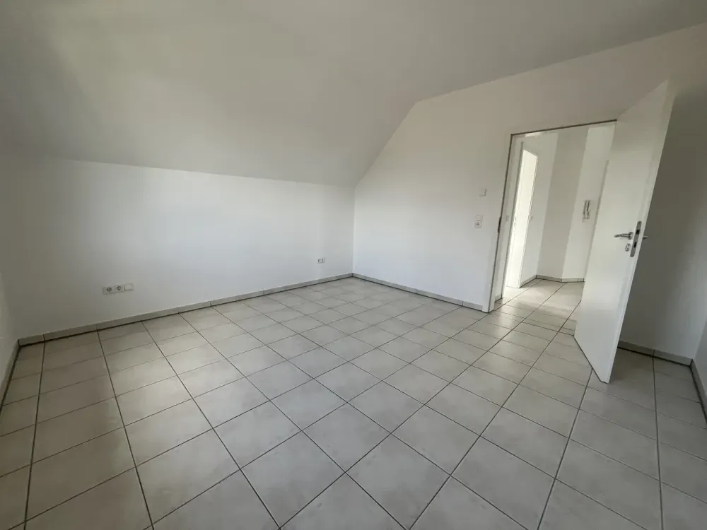Helle, freundliche 2 Zimmerwohnung in gepflegtem 2-Familienhaus.