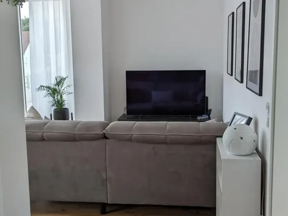 Hochformatige 2-Zimmer-Wohnung mit Balkon in München, Preußenstraße (80809)
