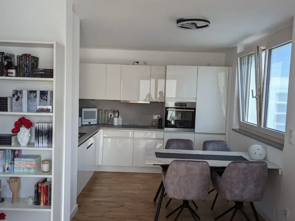 Hochformatige 2-Zimmer-Wohnung mit Balkon in München, Preußenstraße (80809)