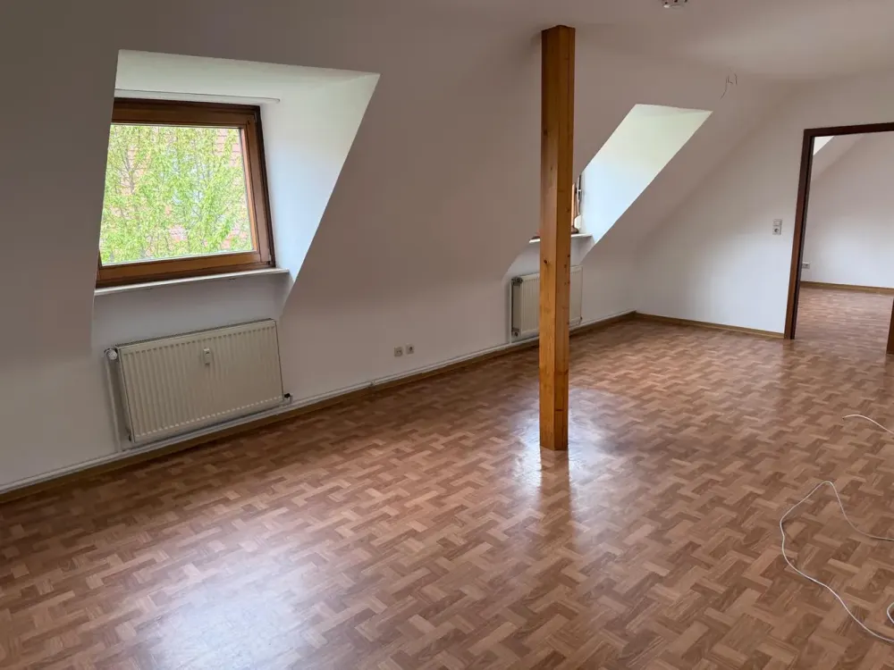 4-Zimmer-Dachgeschosswohnung in guter Lage