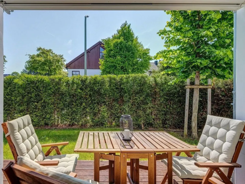 High-quality, Furnished Garden Apartment