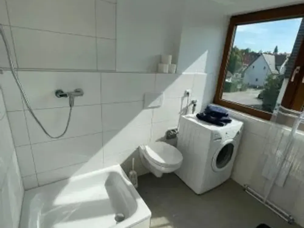 Wunderschöne vollmöblierte 2 Zimmer Wohnung mit Balkon