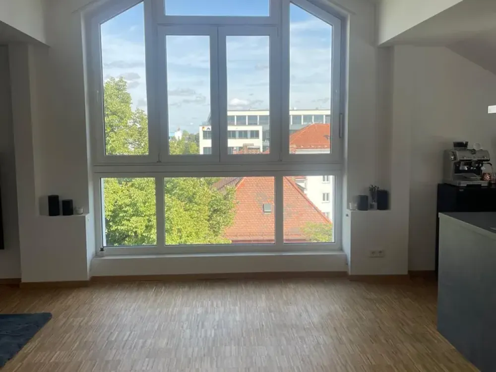 Sehr schöne, sonnige Dachgeschoss Wohnung in Milbertshofen