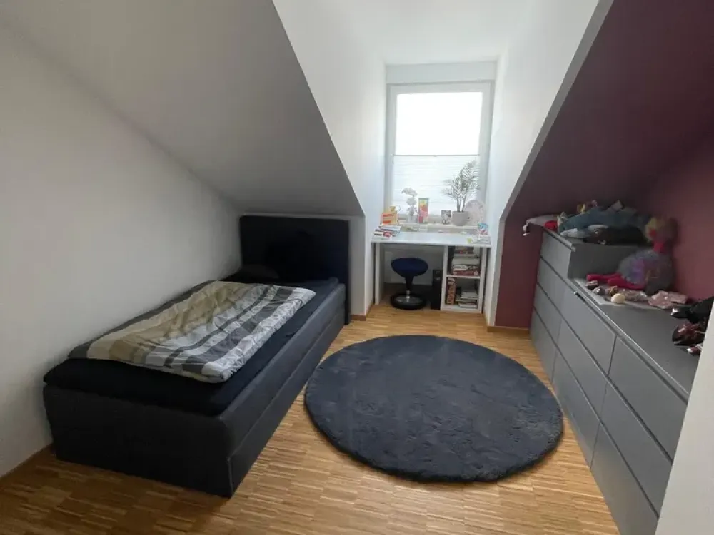 Sehr schöne, sonnige Dachgeschoss Wohnung in Milbertshofen