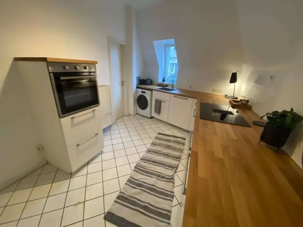 WESTEND: Vollmöbliertes WG-Zimmer in der Innenstadt !