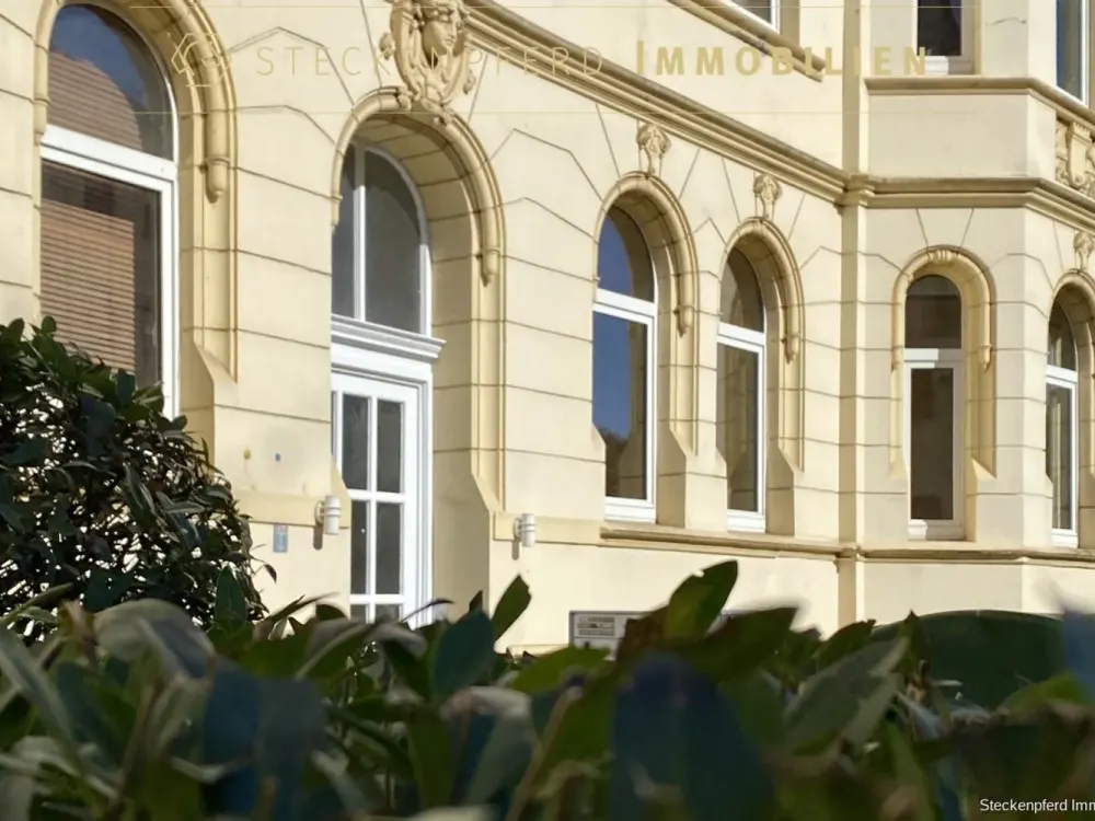 Stylish Living in Südstadt, Renovated 3-Room Old Building Apartment with Two Balconies