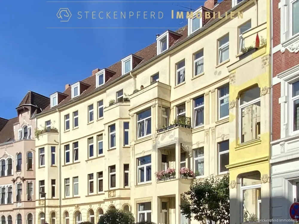 Stylish Living in Südstadt, Renovated 3-Room Old Building Apartment with Two Balconies
