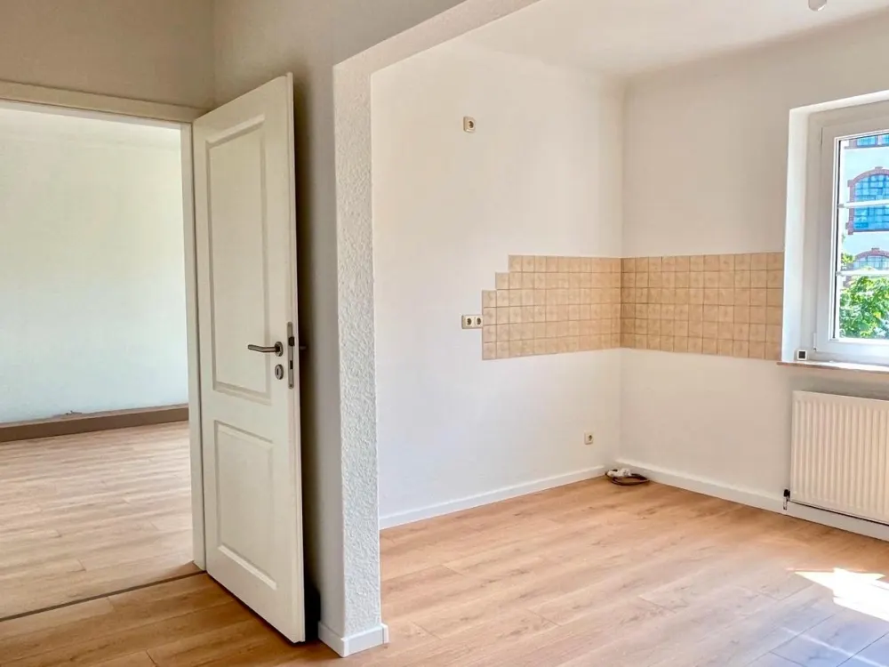 helle, renovierte 2,5-Zimmer Wohnung mit neuer Küche